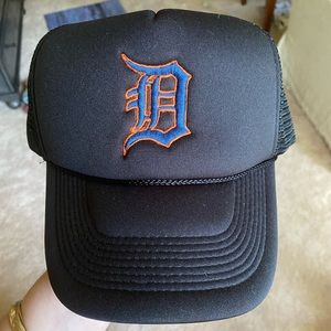 Dead stock Detroit Tigers trucker hat